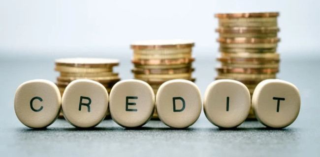 Quelles lois encadrent le crédit renouvelable ?