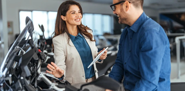 LOA ou crédit moto : quel financement privilégier pour acheter ?