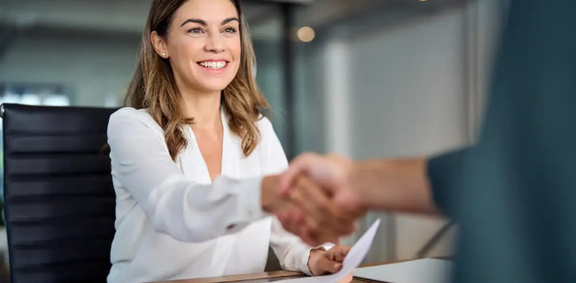 Faire appel à plusieurs courtiers : est-ce autorisé et efficace ?