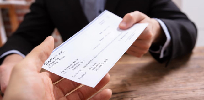 Comment vérifier un chèque de banque et éviter les arnaques ?