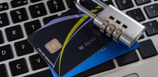 Compte bancaire bloqué : causes et solutions