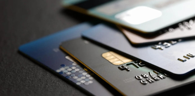 Carte bancaire sans frais à l'étranger : comparatif pour voyager
