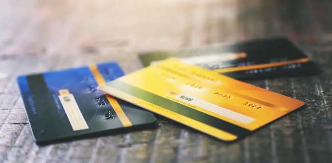 Cartes bancaires LCL : offres, tarifs et plafonds