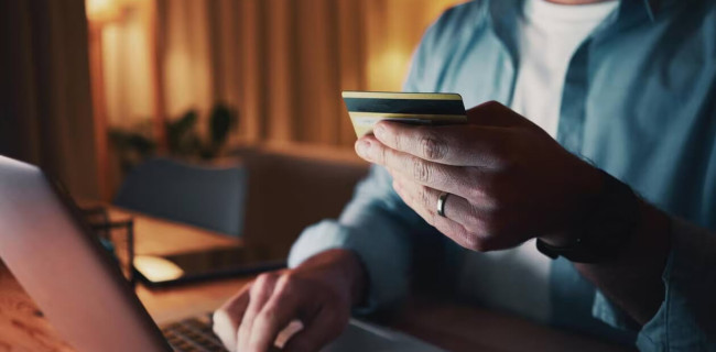 Comment renouveler une carte bancaire avant son expiration ?