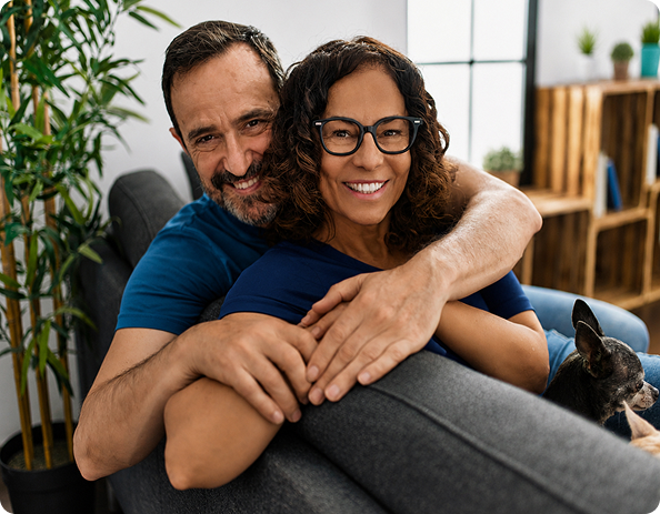 Couple prot&eacute;g&eacute; par son assurance de pr&ecirc;t immobilier